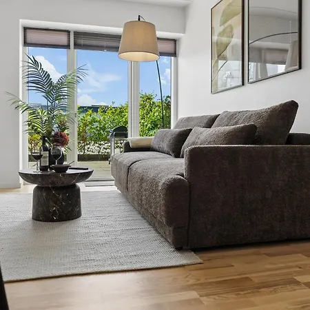 Well-equipped, Comfortable In The Middle Of C Apartment